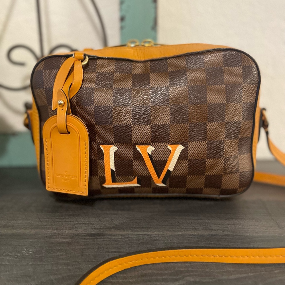 Louis Vuitton Damier Crossbody - Picture 2 of 8